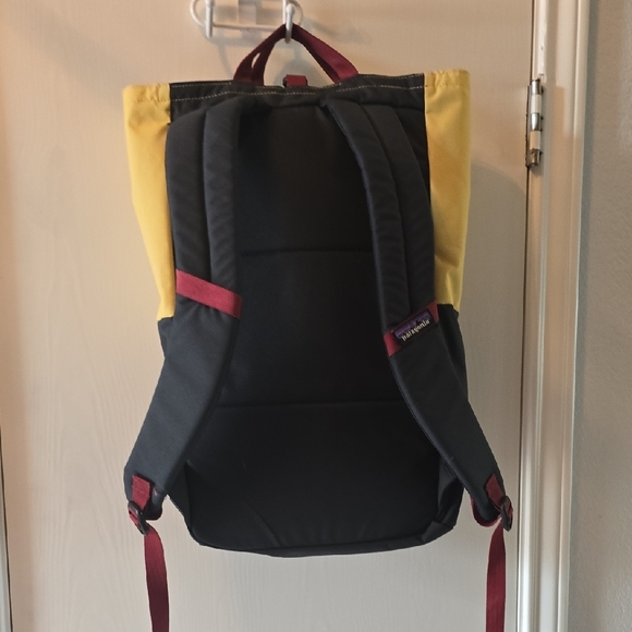 Patagonia Two-Tone Yellow and Black Backpack - Picture 4 of 4